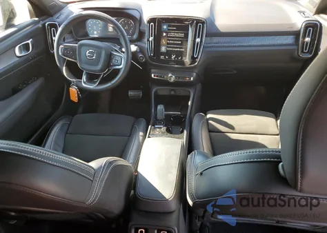 2022 Volvo Xc40 T5 R-Design z USA, uszkodzony, nr VIN YV4162UM1N2646524